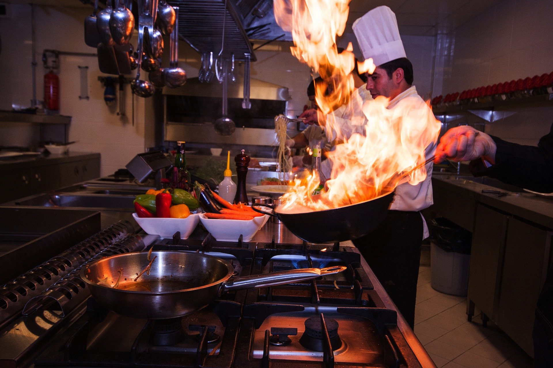 Jak wyposażyć restauracyjną kuchnię