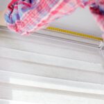 Rolety w kolorze ścian - jak stworzyć spójną przestrzeń bez zbędnych kontrastów